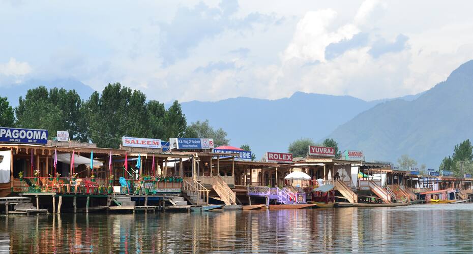 Yuvraj Houseboat, Srinagar 4